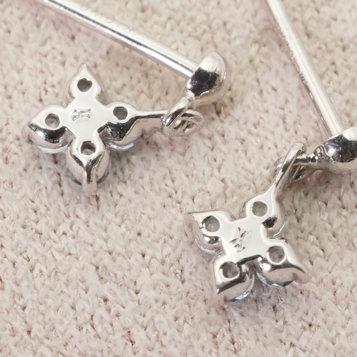 ヴァンドーム青山 K10 アクアマリン フラワーモチーフ ピアス/25-1152