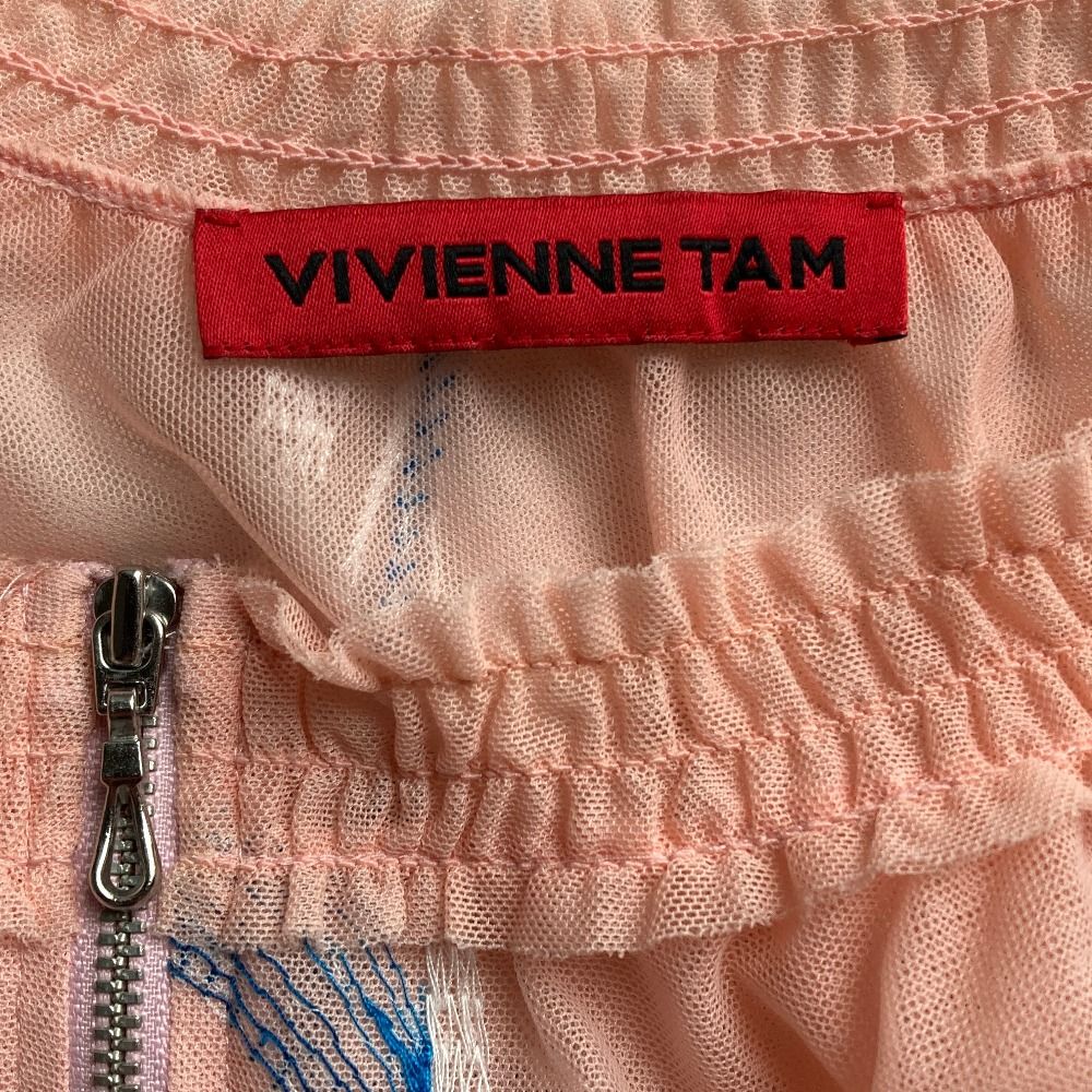 美品 VIVIENNE TAM ヴィヴィアンタム BUTTERFLY EMBROIDERY ON RIGID