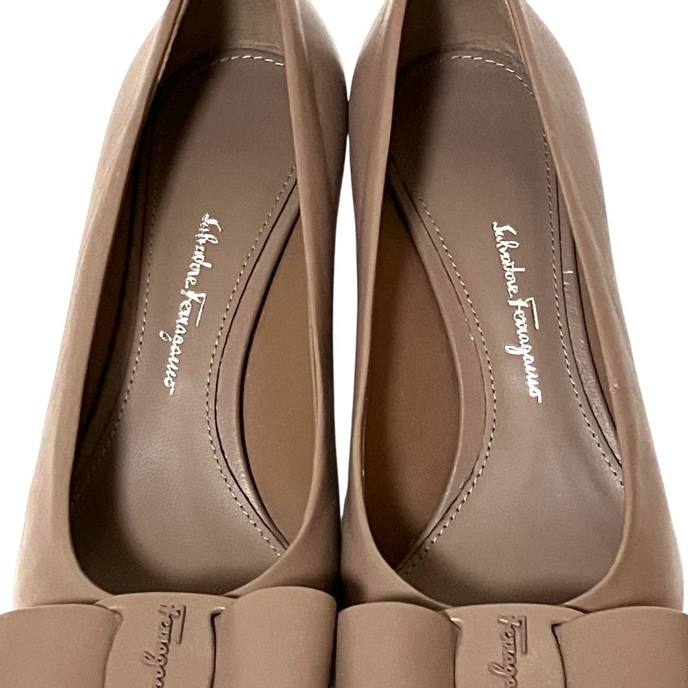 美品 Salvatore Ferragamo サルヴァトーレフェラガモ VIVA レザー