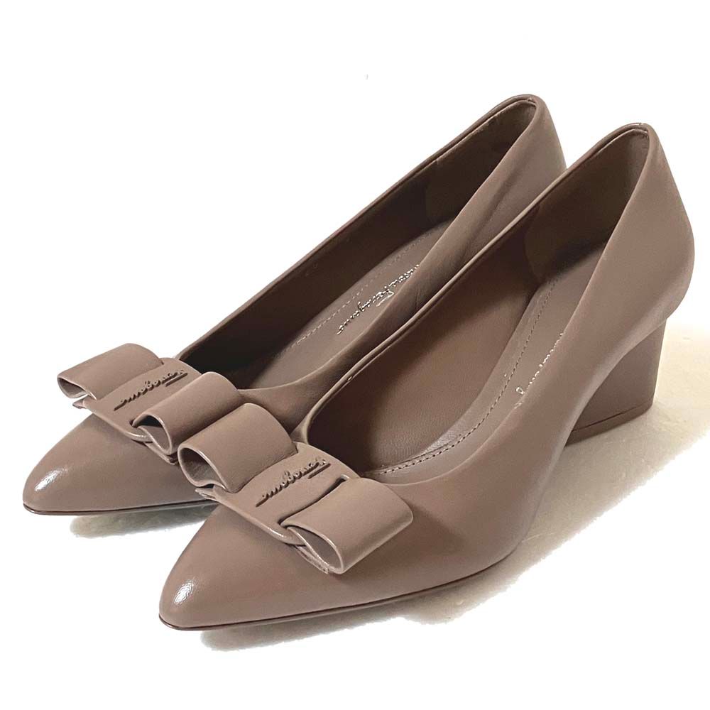 美品 Salvatore Ferragamo サルヴァトーレフェラガモ VIVA レザー