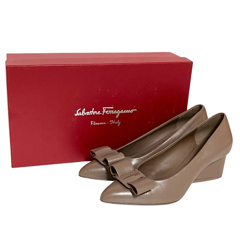 美品 Salvatore Ferragamo サルヴァトーレフェラガモ VIVA レザー