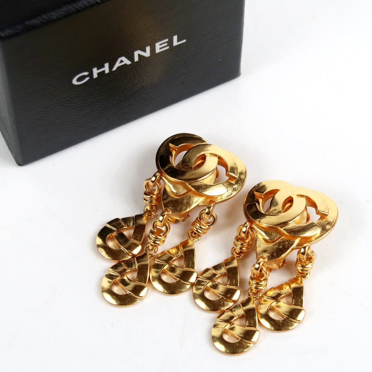 【超美品】CHANEL シャネル スイングイヤリング ココマーク 97P ブランドアクセサリー 小物【KG95】