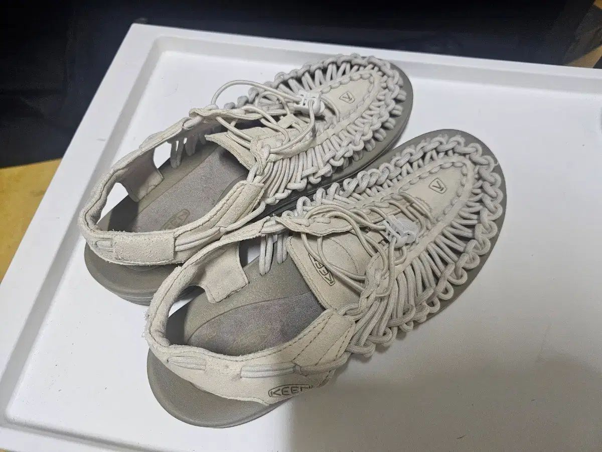 キーン サンダル ベージュ 7,301円