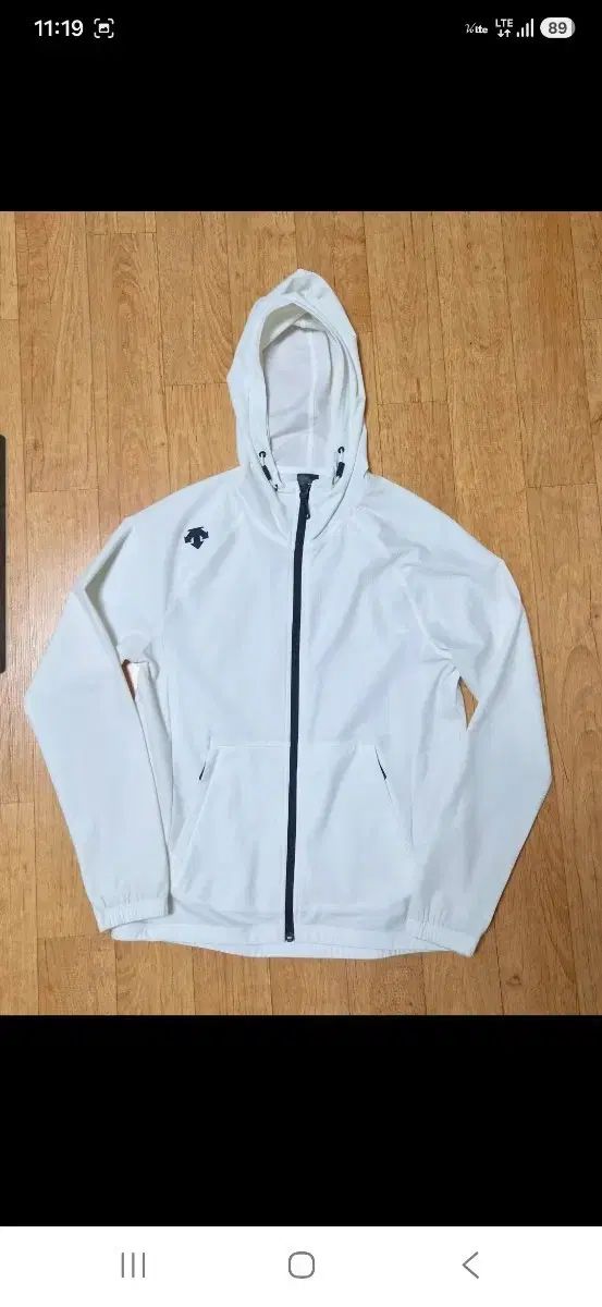 (デパート版/ほぼ新品) DESCENTE 薄い 接触冷感 緻密な MESSI フード ジップアップ ジャケット 白 95