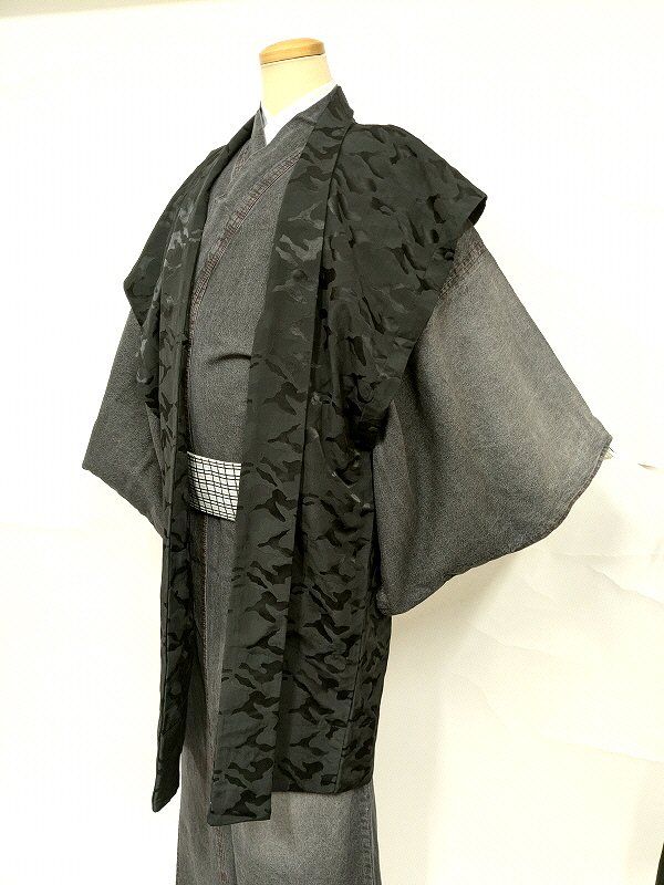新品 男物 陣羽織 3Lサイズ 化繊 黒地に迷彩模様 福服特製 幅広め 袖なし羽織