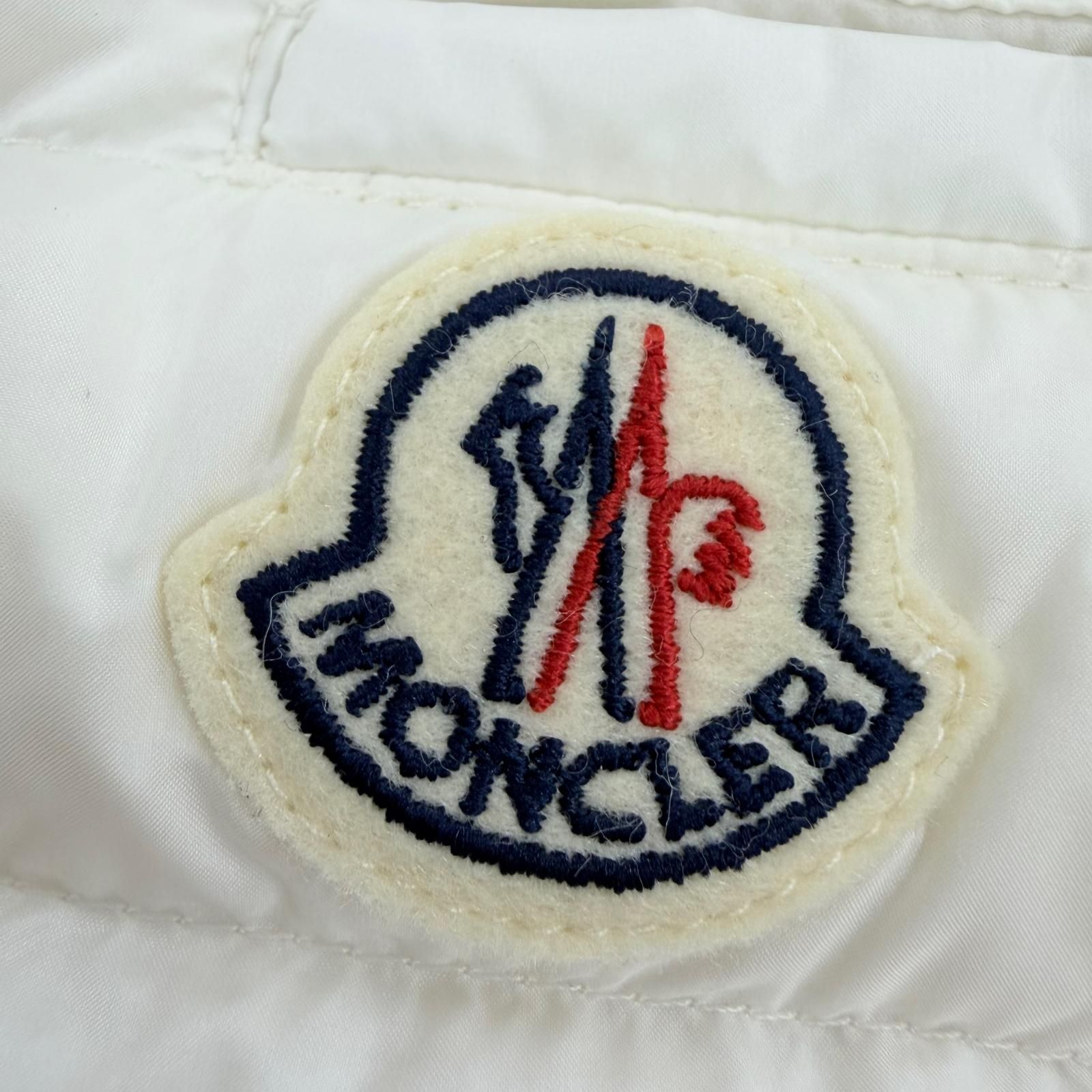 美品☆MONCLER モンクレール 24SS CAMICA ロゴワッペン付 軽量 ダウン