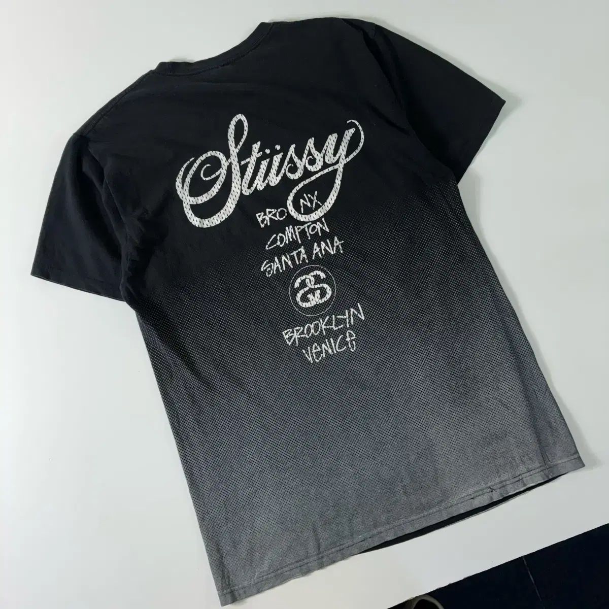 STUSSY ステューシー グラデーション ワールドツアー ブラック Tシャツ