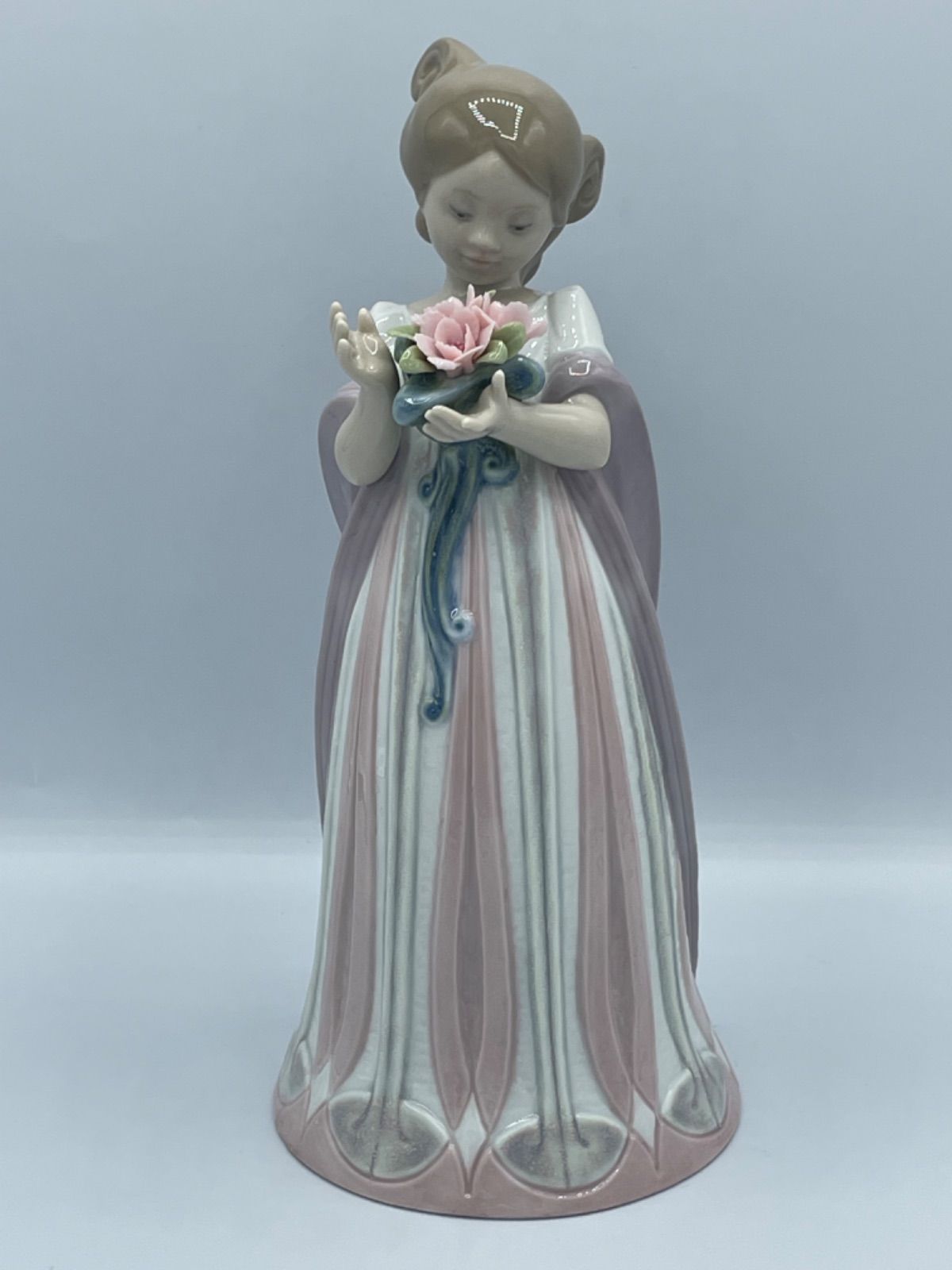 LLADRO リヤドロ 花束を抱えて 8151 フィギュリン 2008年廃盤品 10,579円