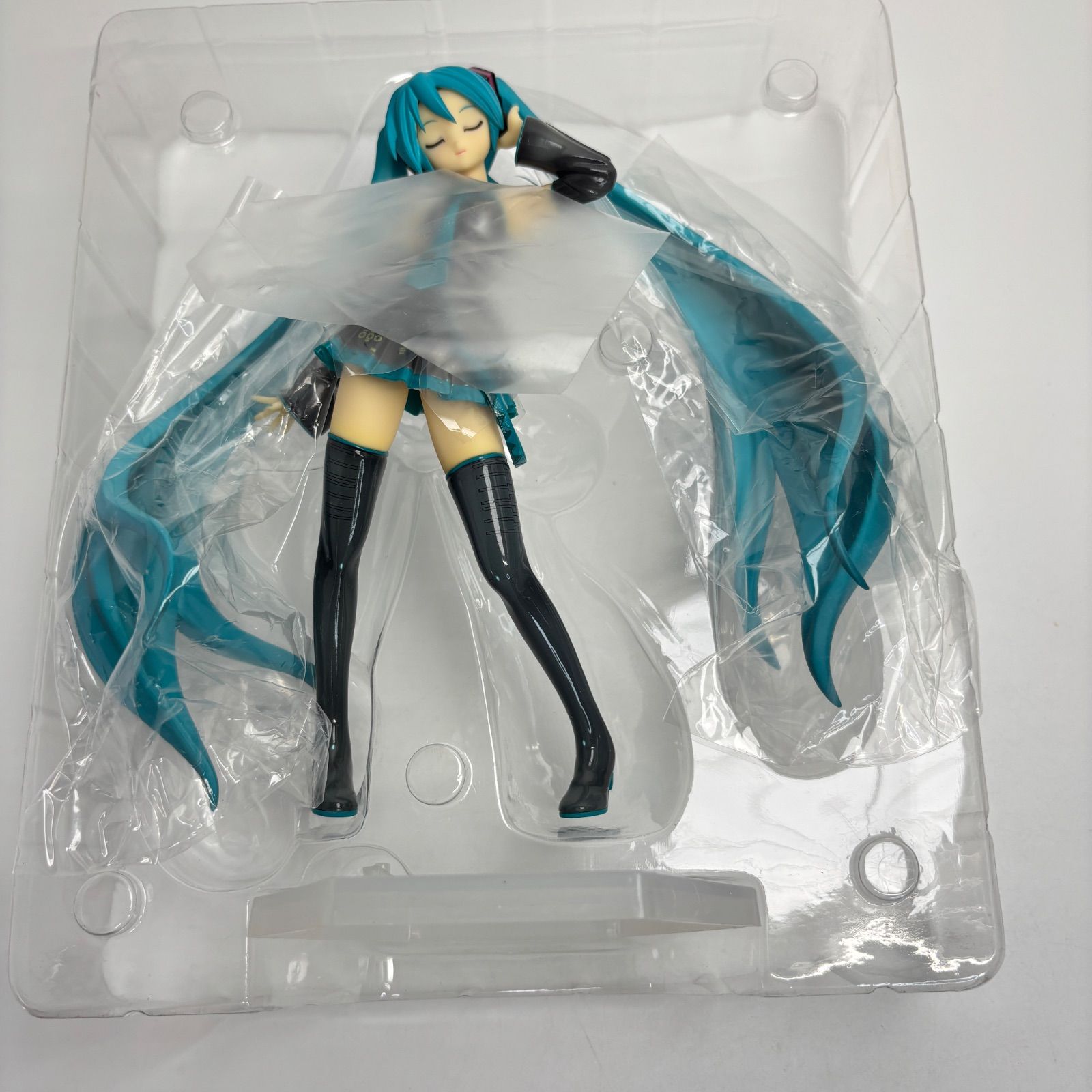 初音ミクCM ver. 1/8スケールフィギュア 目閉じver. グッドスマイル