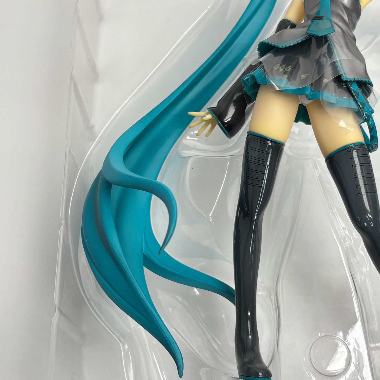 初音ミクCM ver. 1/8スケールフィギュア 目閉じver. グッドスマイル