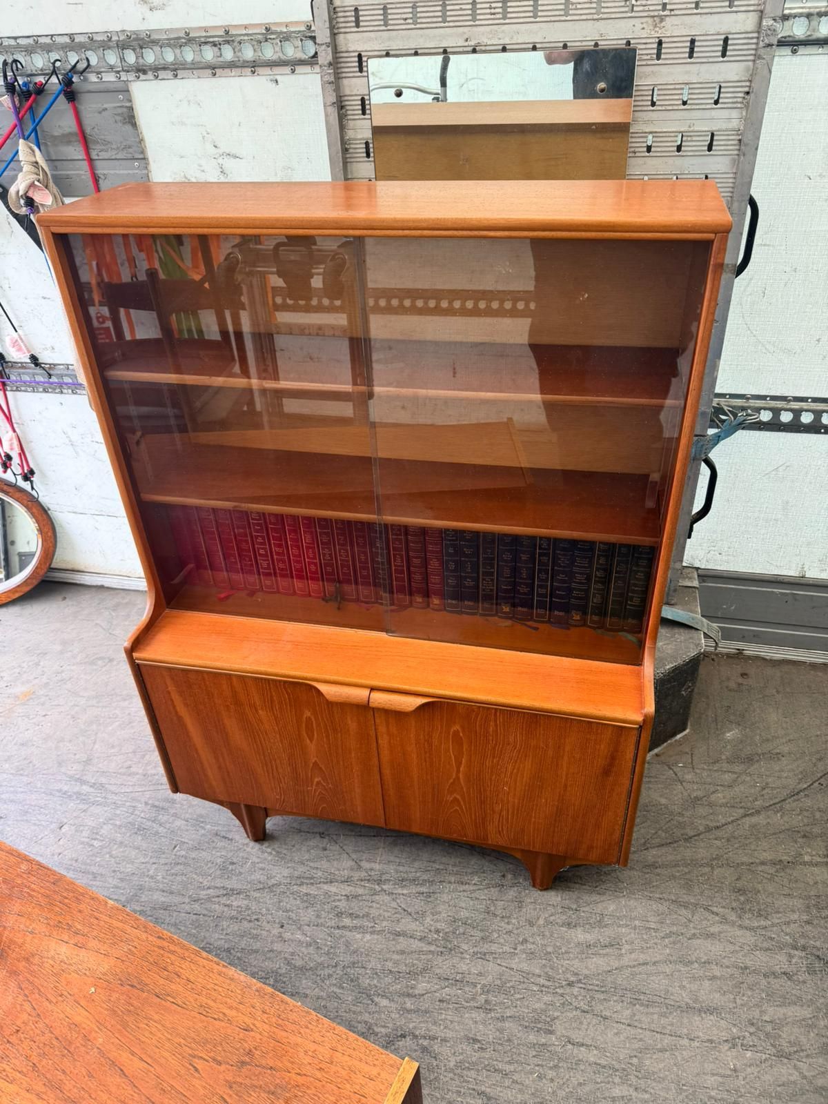 ＜入荷前先行予約＞ ブックケース SUTCLIFFE OF TODMORDEN キャビネット チーク ヴィンテージ イギリス ミッドセンチュリー