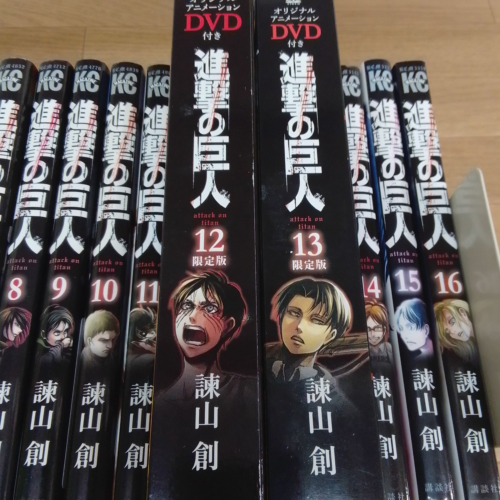 【超メルカリ市限定出品】進撃の巨人 全巻セット＋限定版DVD等特典　まとめ売り ☆ 進撃の巨人 全巻セット 1巻～34巻 ＋関連本14冊＋12巻13巻DVD付き