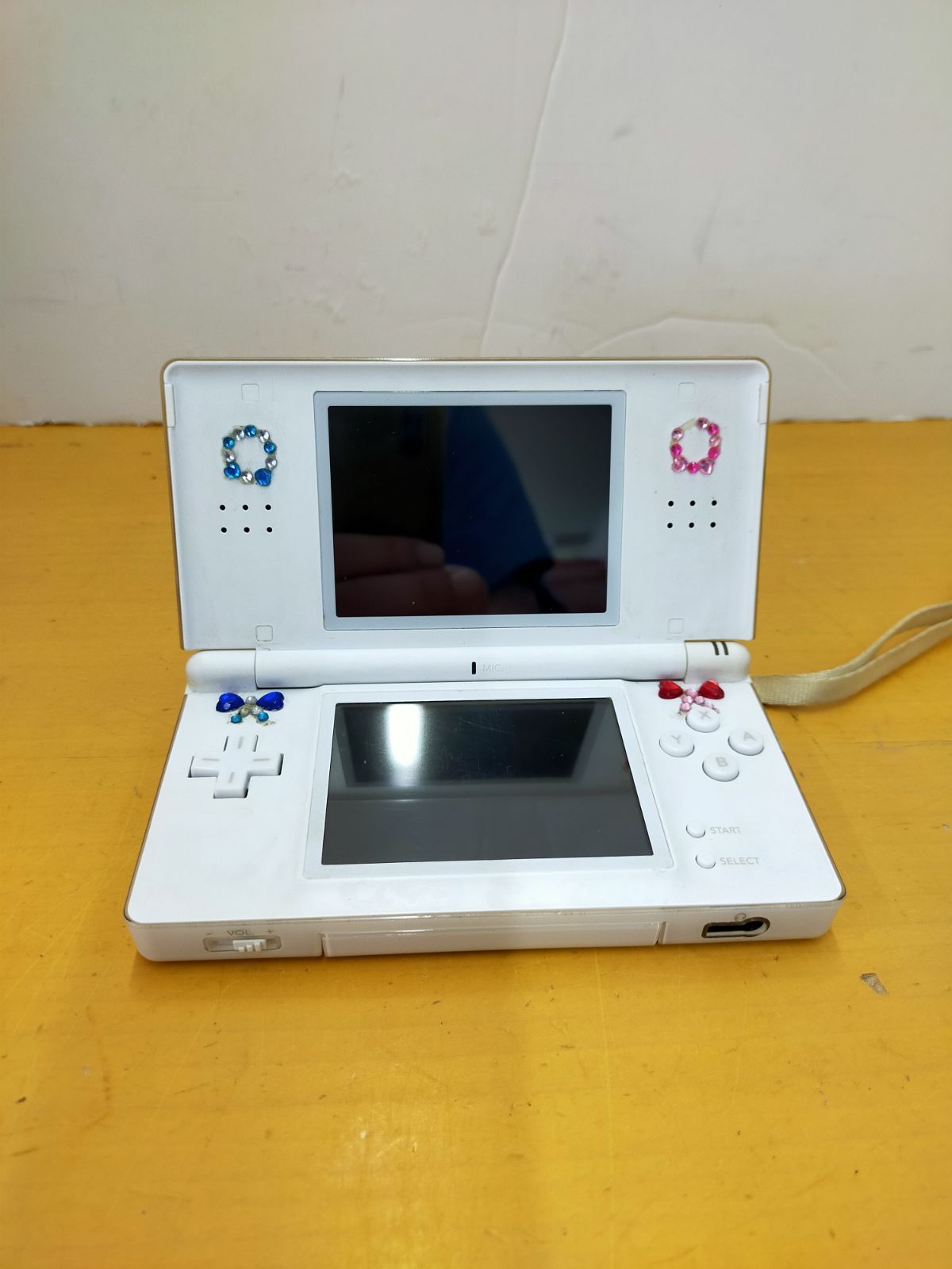 H56 Nintendo DS Lite 本体 ホワイト ジャンク品 - メルカリ