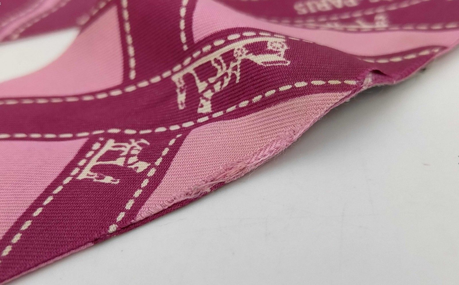 HERMES エルメス ツイリー シルク100％ ピンク リボン柄 ロゴ スカーフ 