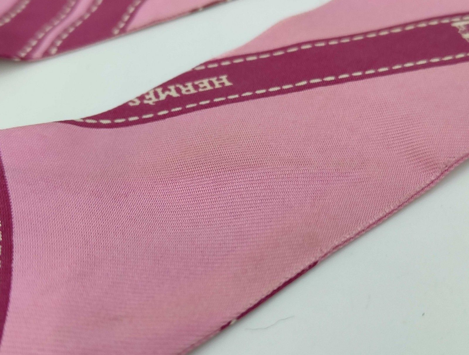 HERMES エルメス ツイリー シルク100％ ピンク リボン柄 ロゴ スカーフ