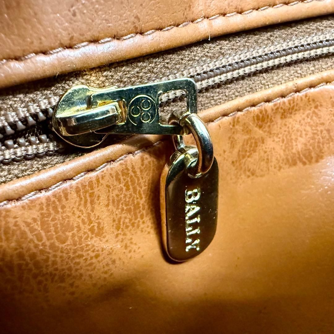 BALLY バリー Bロゴエンボスレザーカメラバック ショルダーバッグ 革