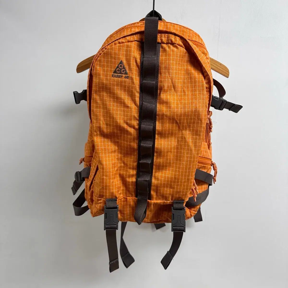 ナイキ ACG Karst 40 バックパック 40L オレンジ 登山 バッグ キャンピング 旅行 テント バックパック