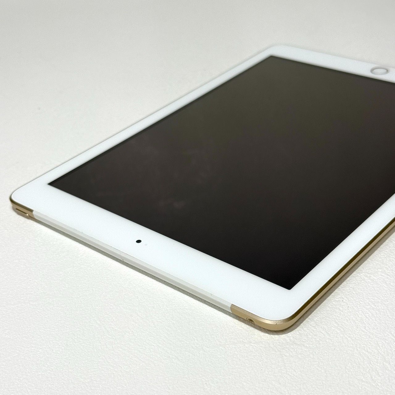 iPad 第5世代 32GB A1823 傷あり Apple - メルカリ