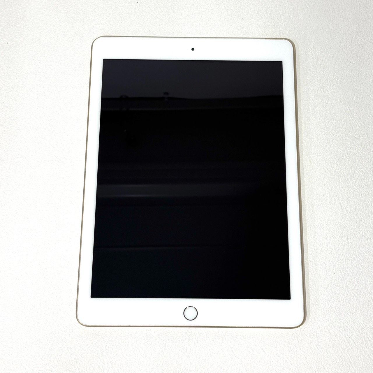 iPad 第5世代 32GB A1823 傷あり Apple - メルカリ