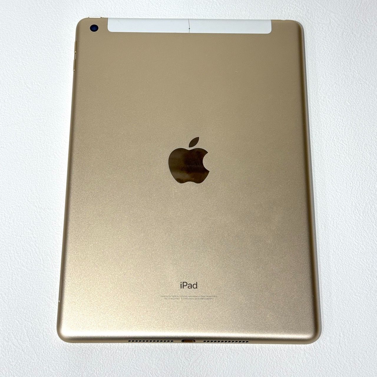 iPad 第5世代 32GB A1823 傷あり Apple - メルカリ