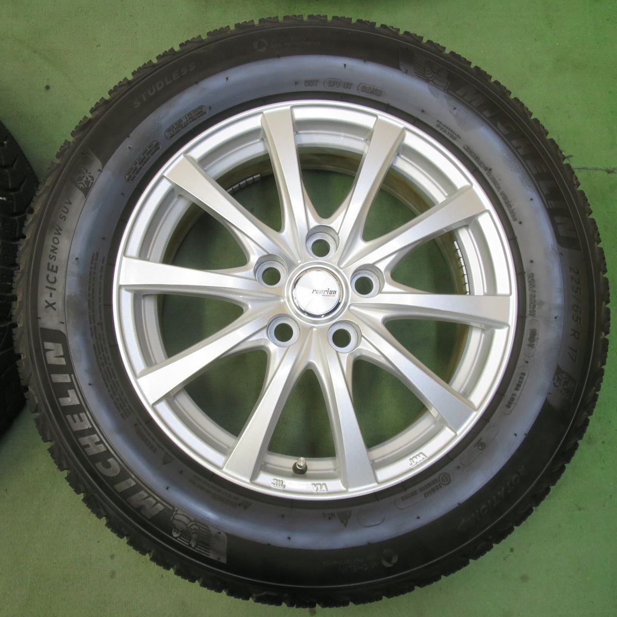 バリ溝！24年！キレイ！9.5分以上★30 アルファード 等225/60R17 バリ溝！24年！キレイ！9分◎40系 アルファード 等 225/65R17