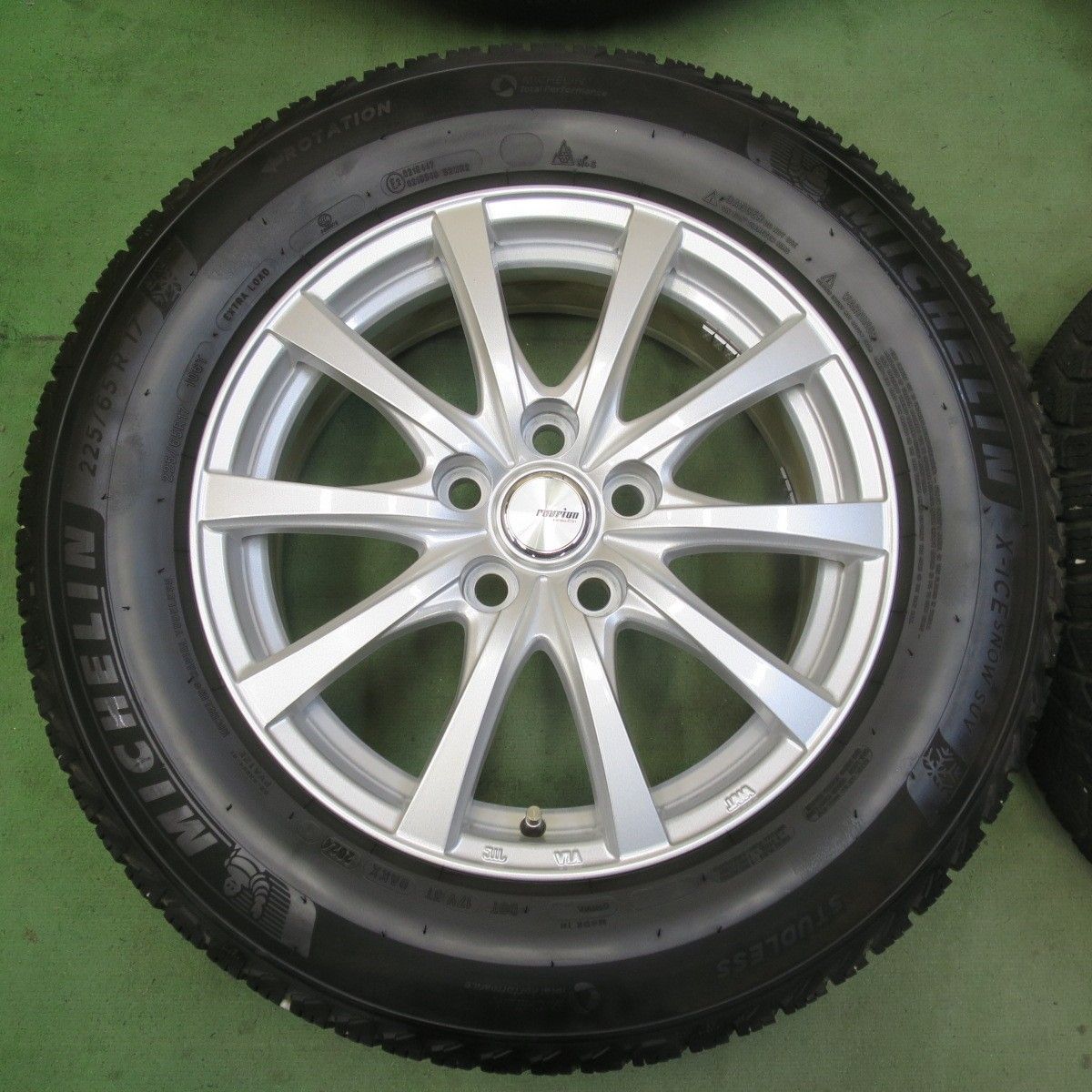 バリ溝！24年！キレイ！9分◎40系 アルファード 等 225/65R17