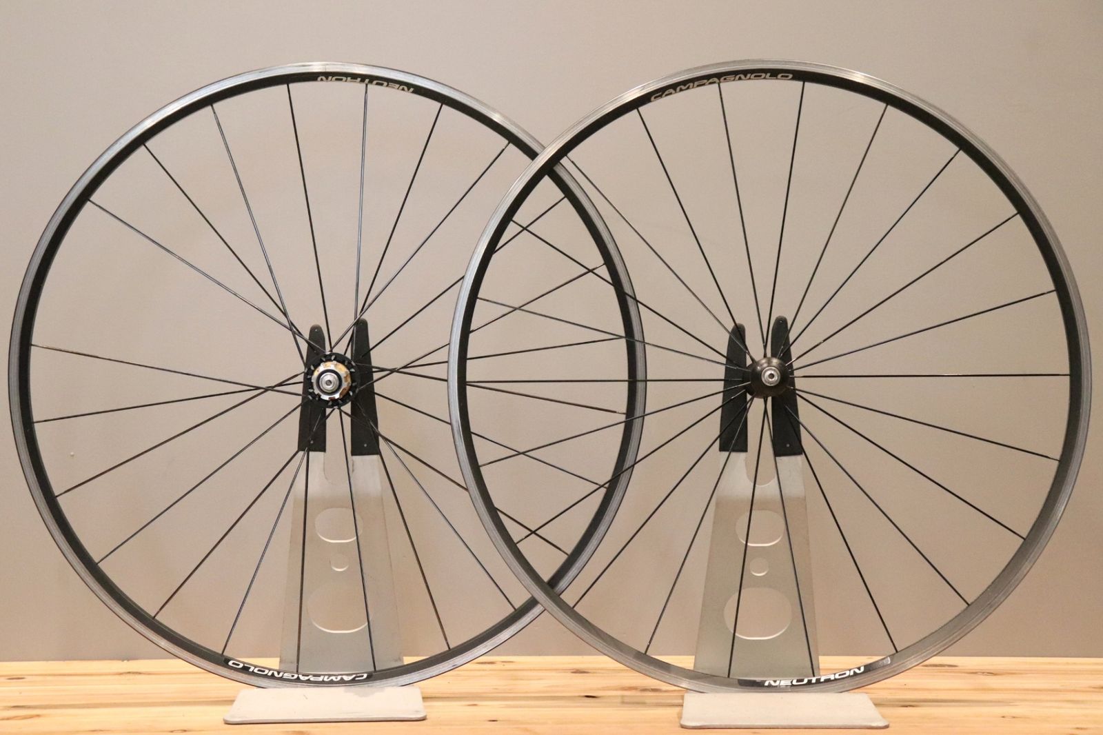 カンパニョーロ ニュートロン 前後セット クリンチャーホイール700c 訳アリ カンパニョーロ CAMPAGNOLO ニュートロン NEUTRON アルミ