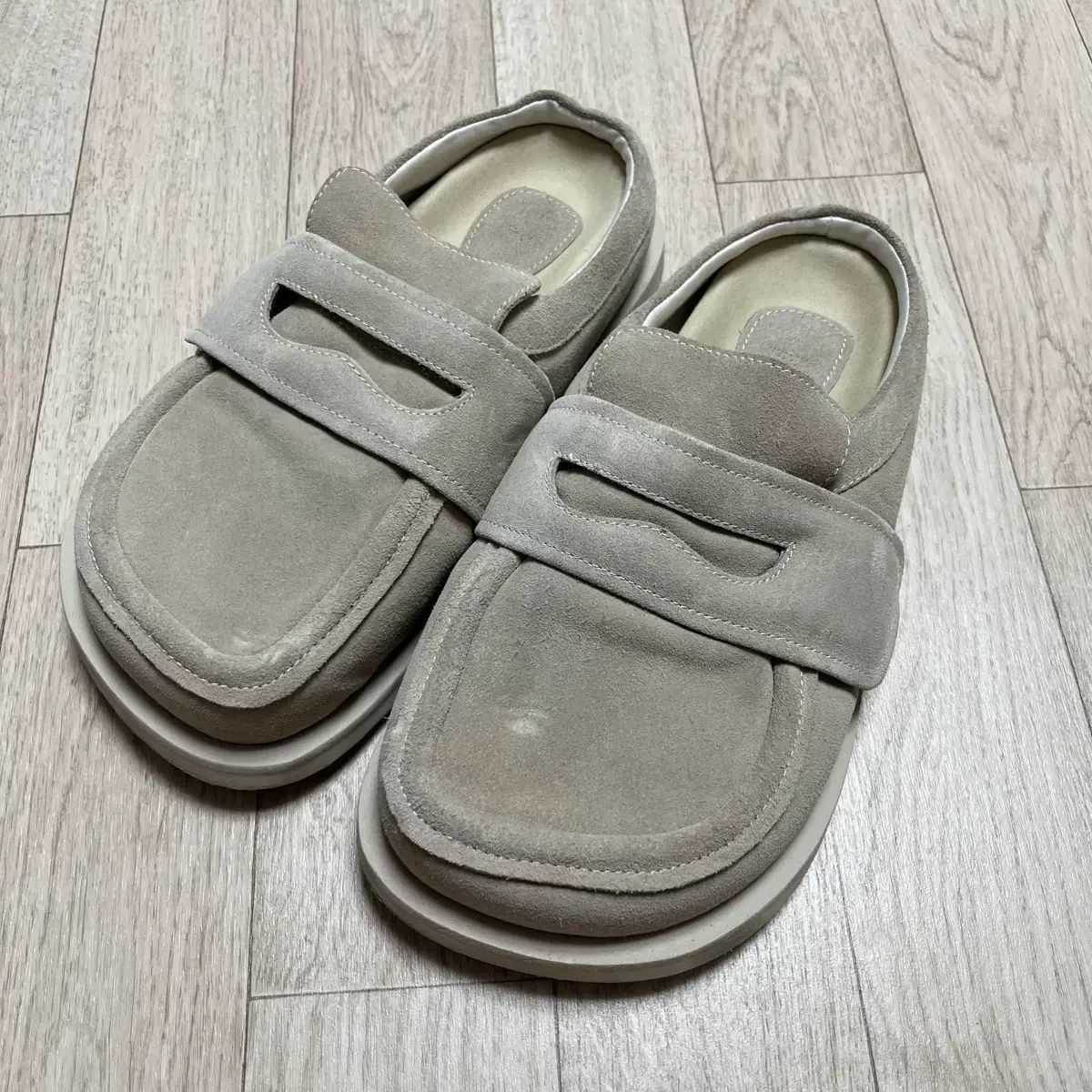 ほぼ新品 KEEN Kinch! スリッパ PADDED OG - 003 (a) / SAND (260)
