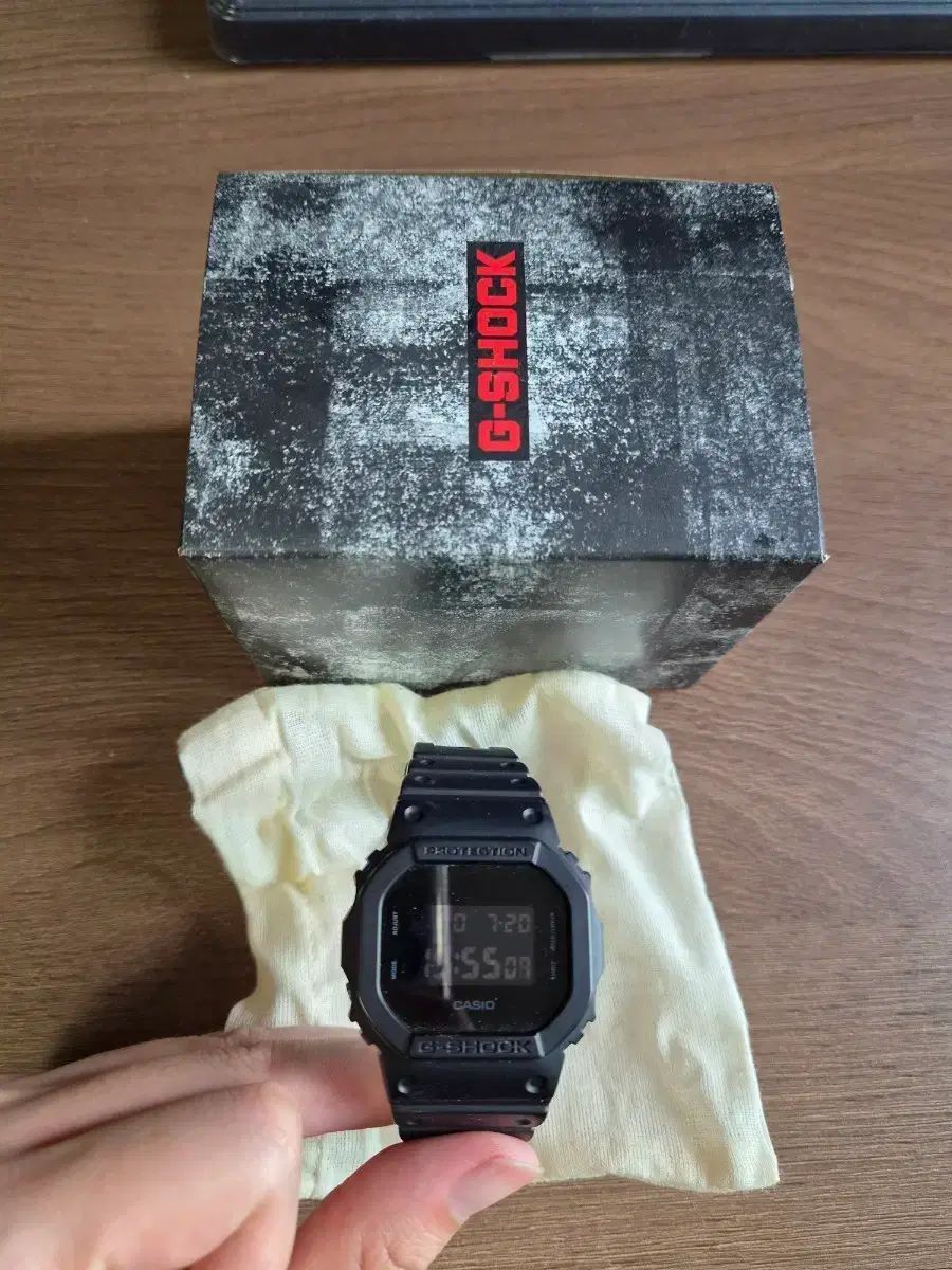 CASIO G-SHOCK 5600 オールブラック