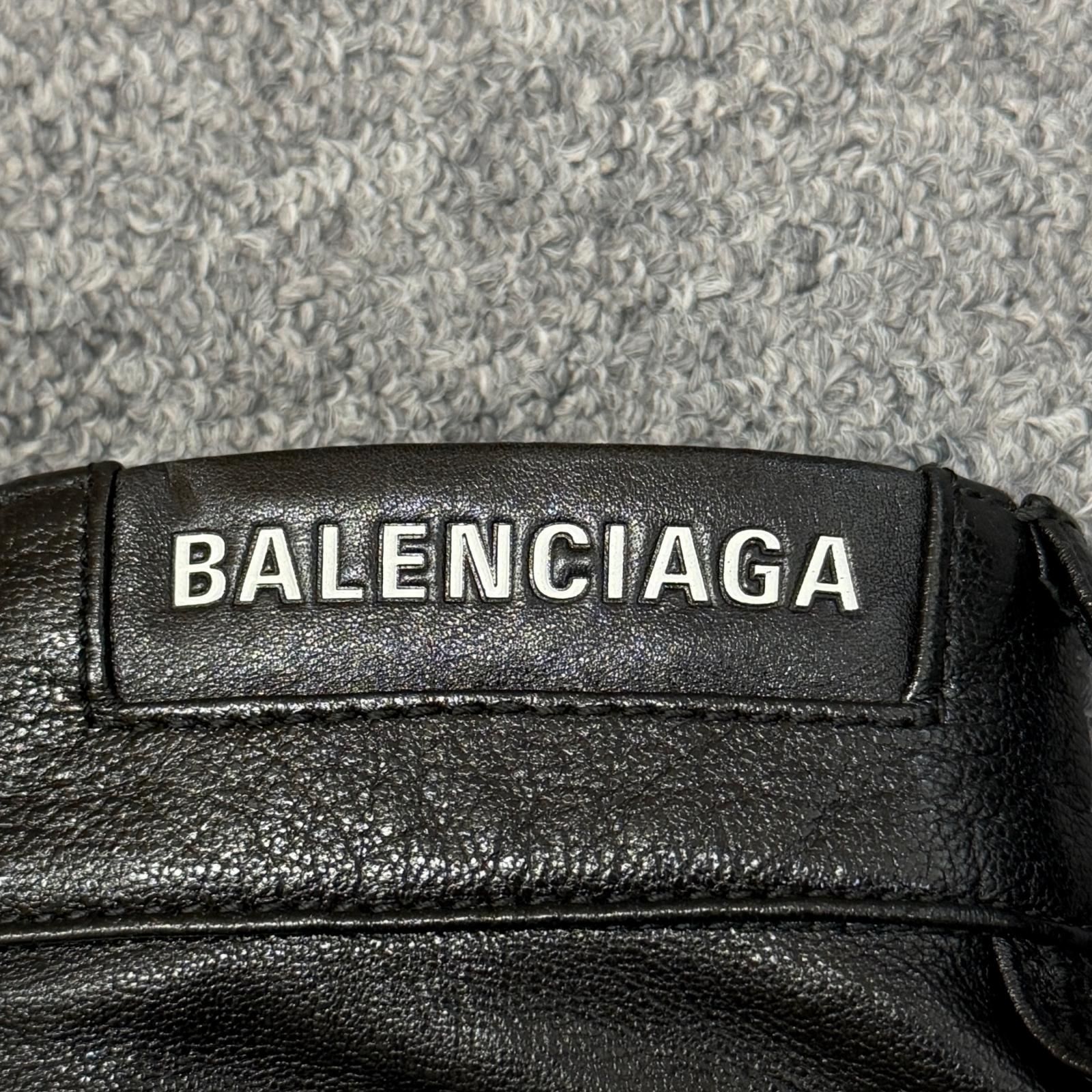 国内正規 BALENCIAGA レザーブーツカットパンツ レザーパンツ バレンシアガ 768691 ブラック L （19930M） 国内正規 BALENCIAGA レザーブーツカットパンツ レザーパンツ