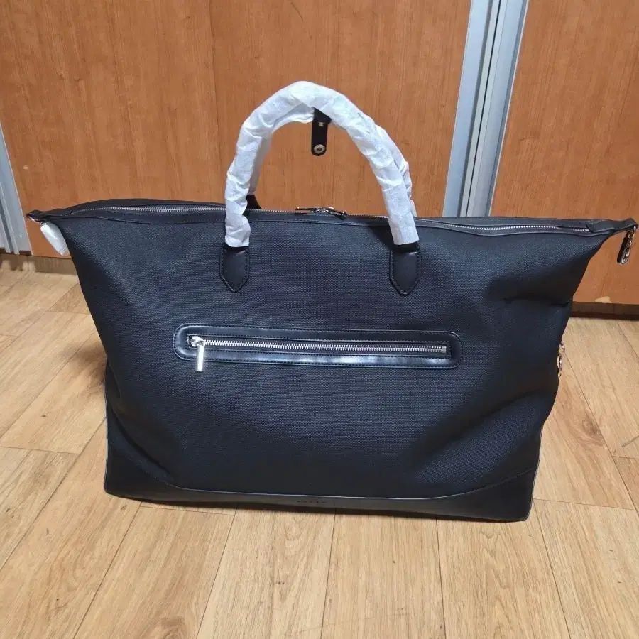 VOLVO ボルボ 旅行用かばん ジムバッグ ほぼ新品