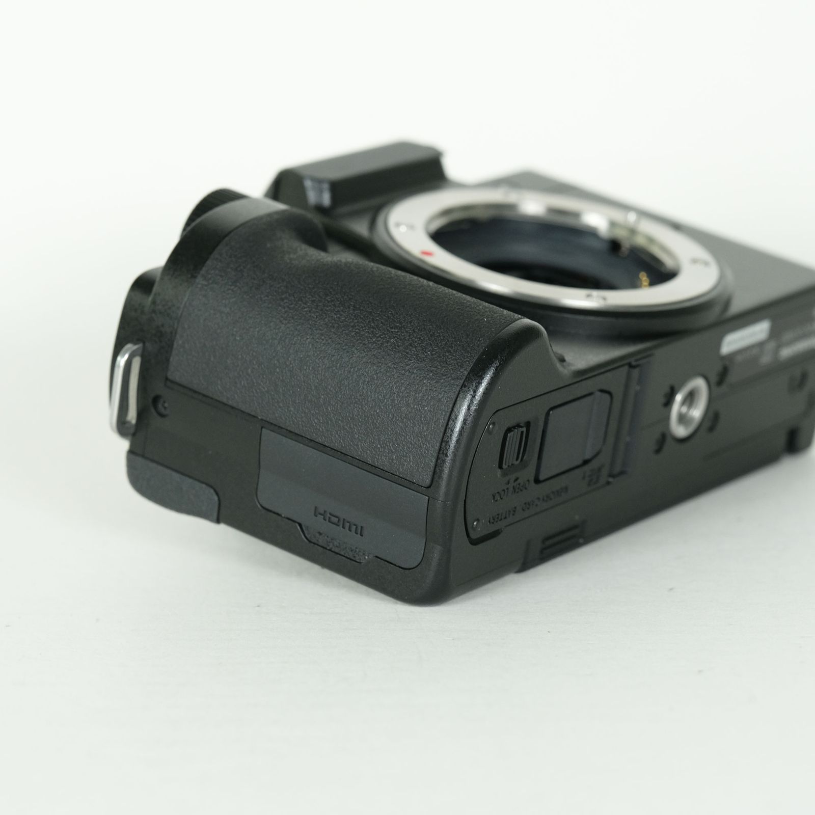 美品 | シャッター数330回] Panasonic LUMIX DC-G100D ボディ