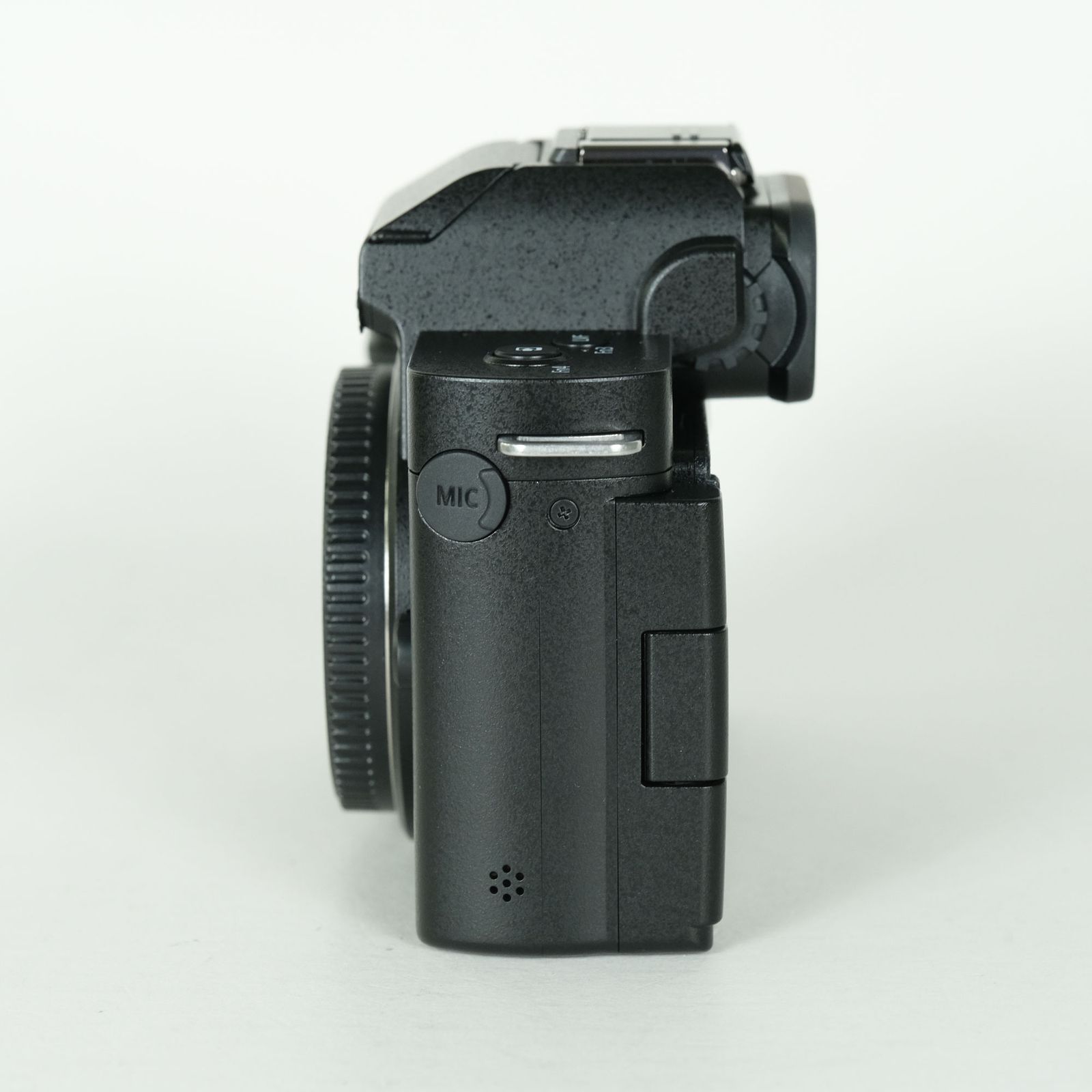 Panasonic LUMIX G100D ボディのみ（シャッター回数1134） 美品 | シャッター数330回] Panasonic LUMIX DC-G100D ボディ