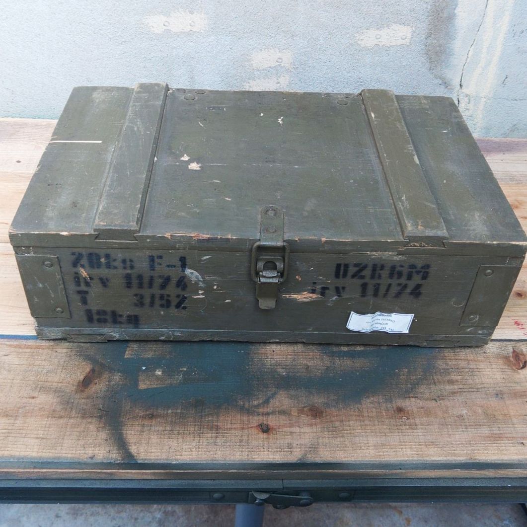 チェコ軍実物】破片手榴弾運搬木箱 - メルカリ