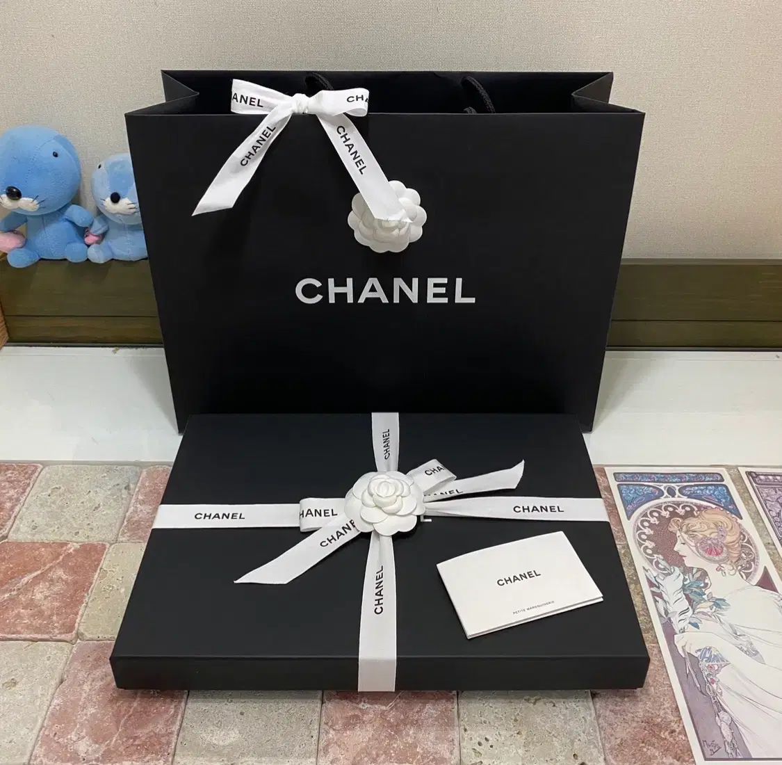 シャネル クラッチバッグ ボックス + BOOKLET + リボン + カメリア + お買い物バッグ