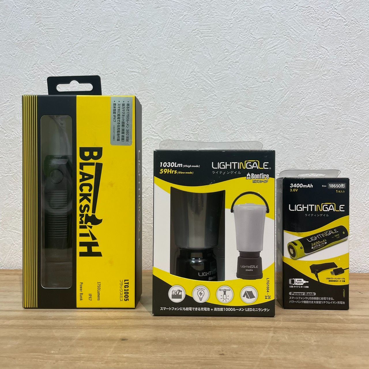 【成】アウトドアや災害時には必須アイテム!! LIGHTINGALE BLACKSMITH & Bonfire ライティンゲイル ブラックスミス ボンファイア LEDミニランタン パワーバンク 電池1本付 【6459YO】G20