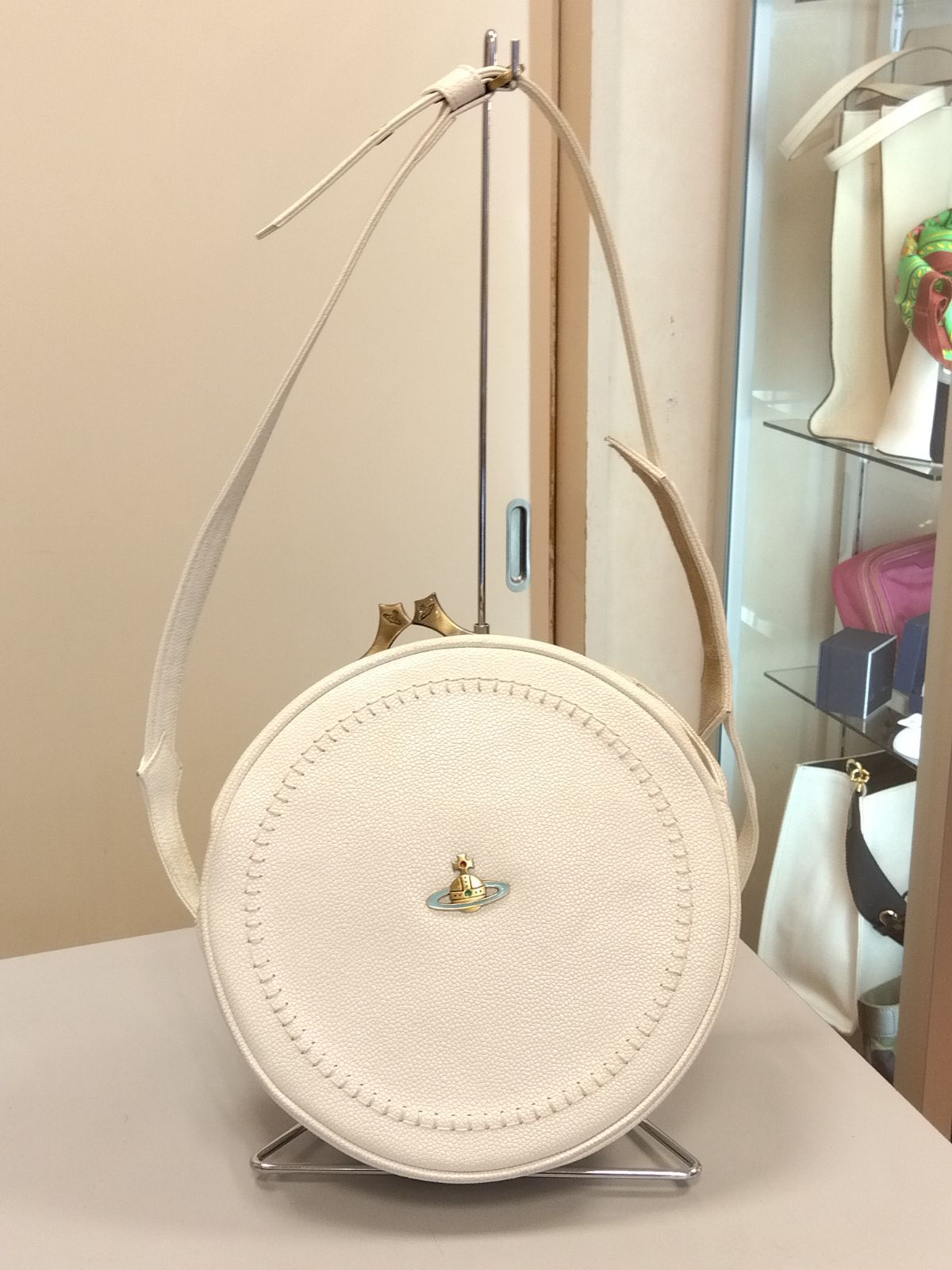 M7 ヴィヴィアンウエストウッド Vivienne Westwood アンツ(蟻) オーブロゴレザーサークルショルダーバッグ 白 ホワイト 廃盤デザイン 19,600円