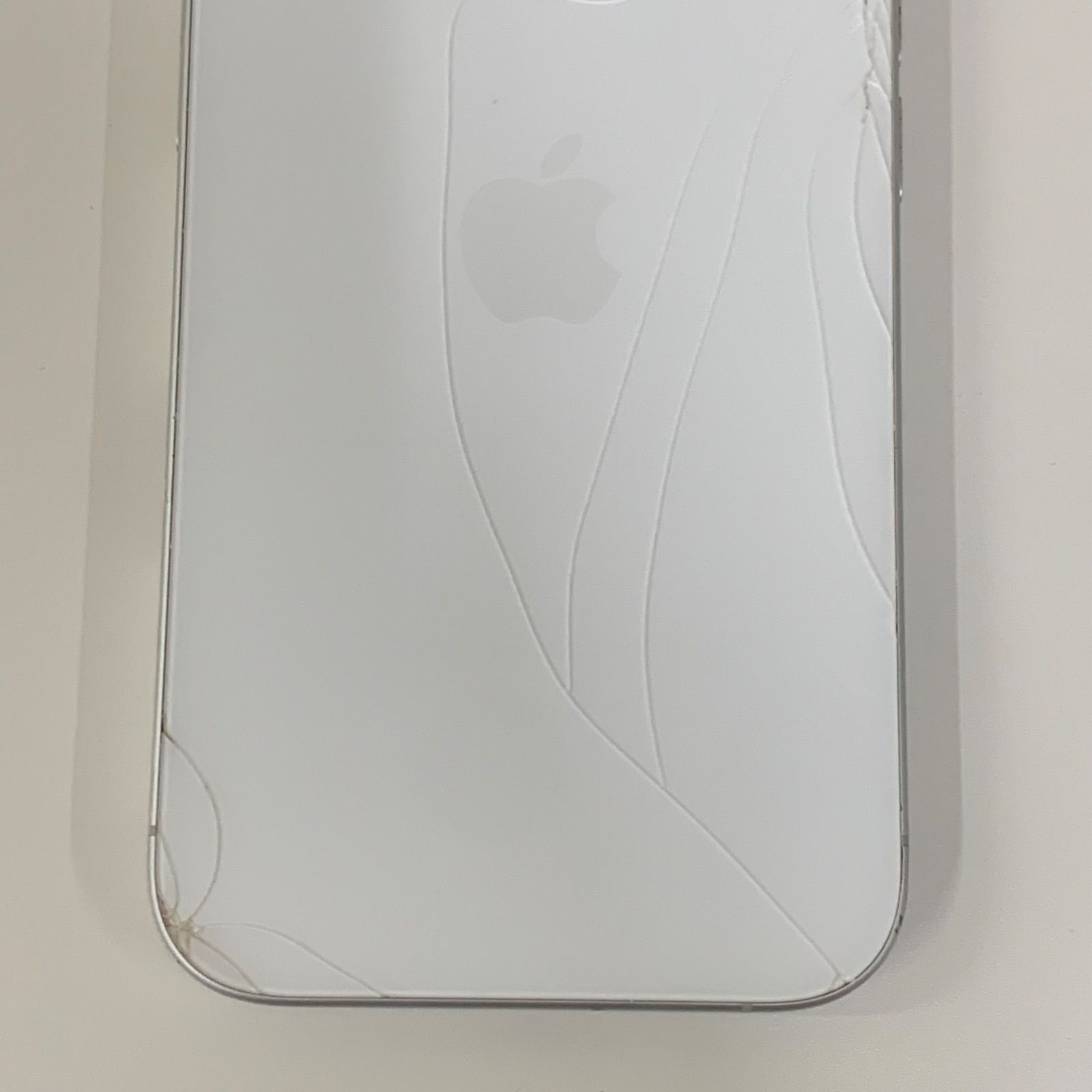 ジャンク品】iPhone16 128GB 本体（ホワイト） K736 - メルカリ