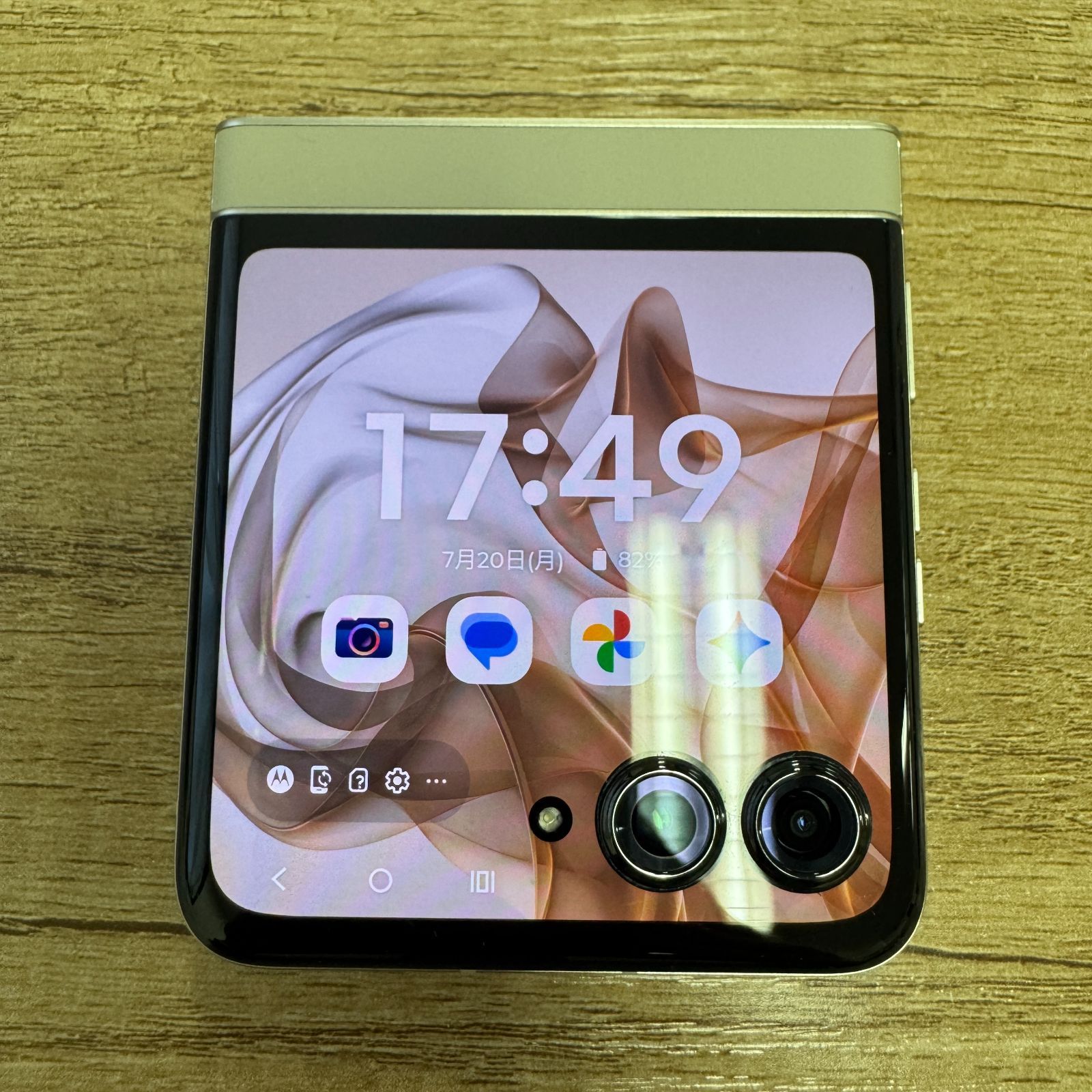 美品 motorola razr 50 512GB SIMフリー サンドクリーム - メルカリ