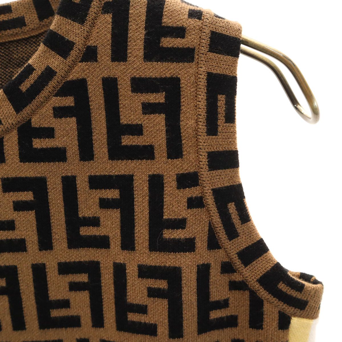 FENDI ノースリーブ トップス 総柄 イタリア製 FENDI フェンディ イタリア製 ズッカ柄 ノースリーブ ショート丈