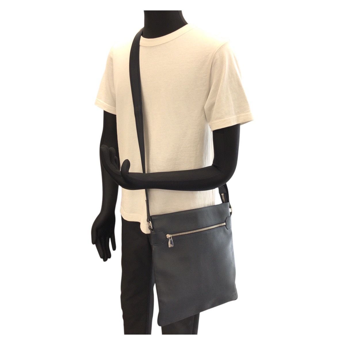 美品 LOUIS VUITTON ルイヴィトン タイガ サシャ ネイビー シルバー