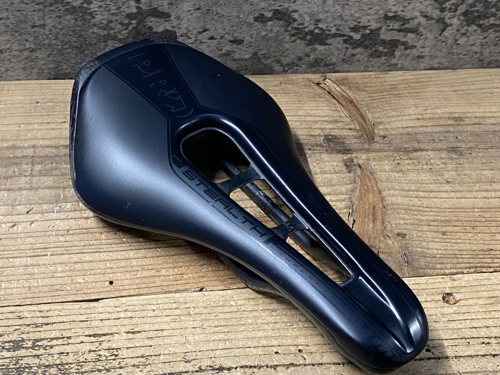 JZ294 シマノ SHIMANO PRO STEALTH CURVED TEAM サドル 黒 カーボンレール 152mm ※座面中央割れのためジャンク