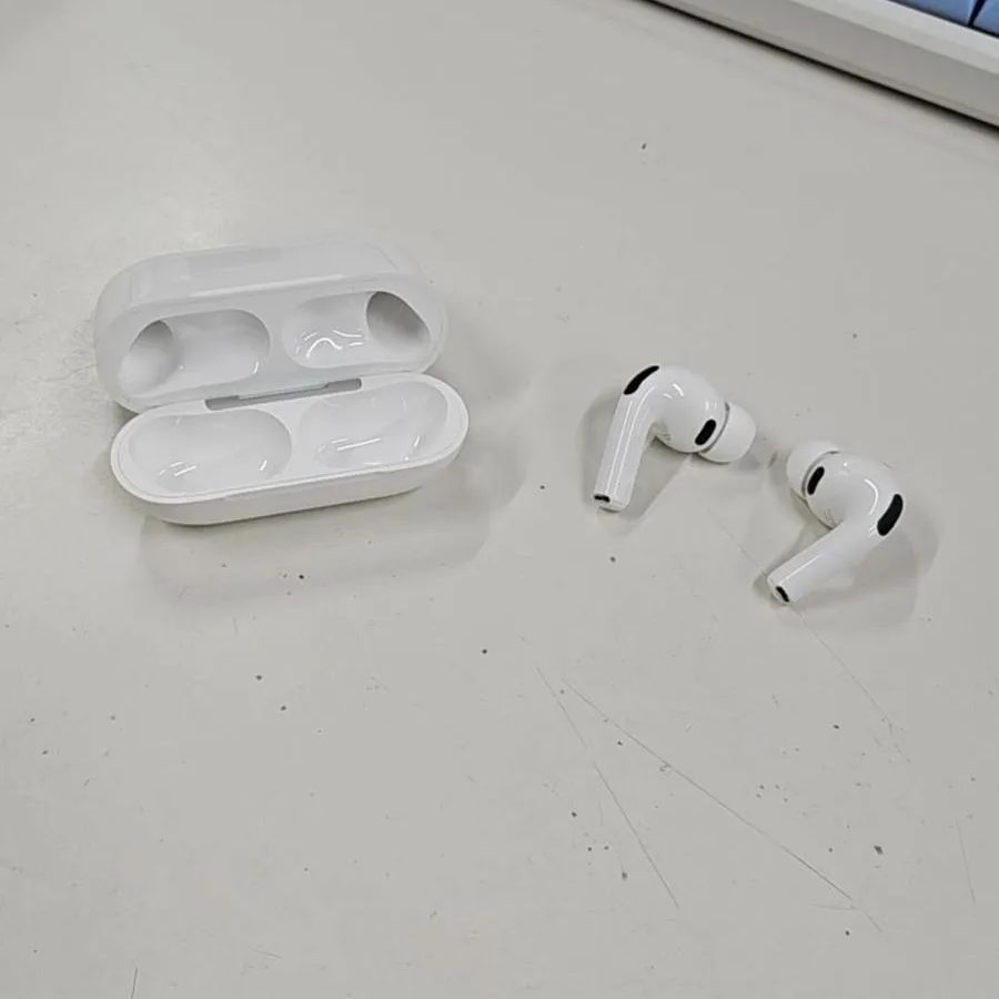 中古品 AirPods Pro 3 MFHP4J/A C07202 - メルカリ