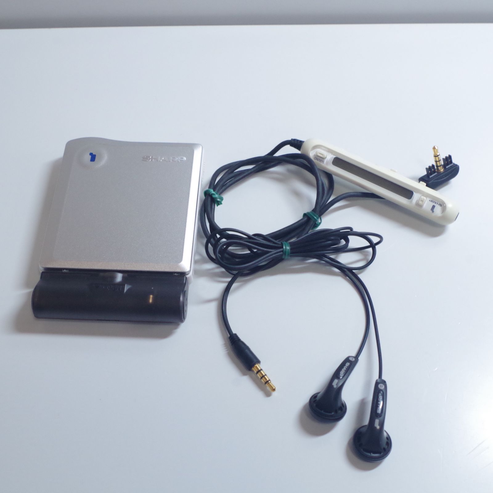 A7441 SHARP ポータブルMDプレーヤー MD-DS33-S - メルカリ