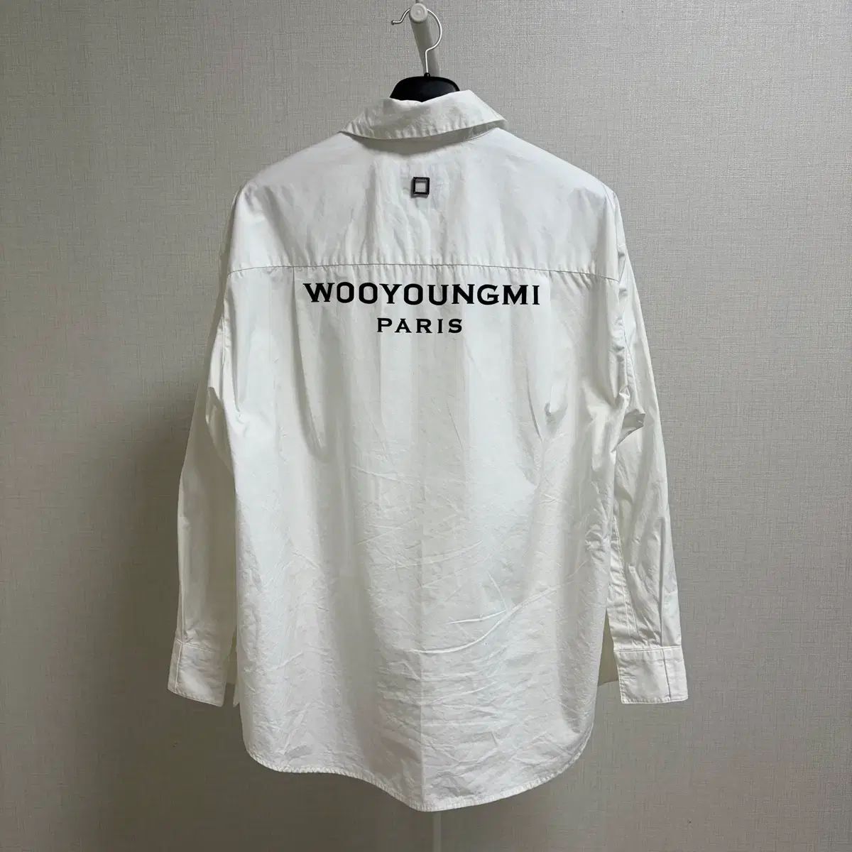 48/正規品 ウーヨンミ バックロゴ シャツ 白 - メルカリ