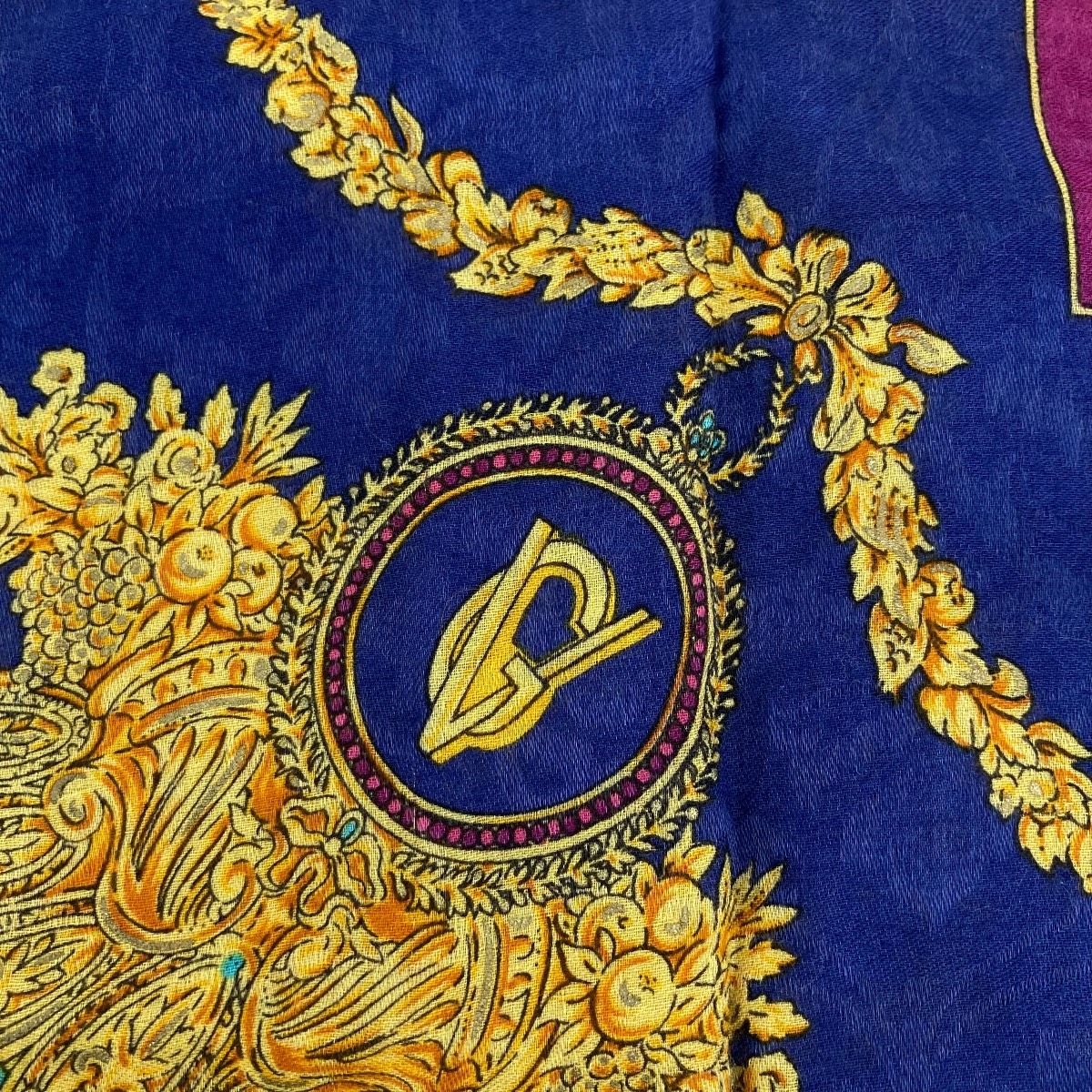 美品 GIANNI VERSACE ジャンニヴェルサーチ スカーフ バロック調 鳥柄