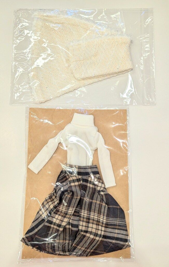 Borderline Toybox. MDD/1/4サイズ リブニットセーター&チェックハイウエストスカート&ファーフーディロングケープver.ホーリー