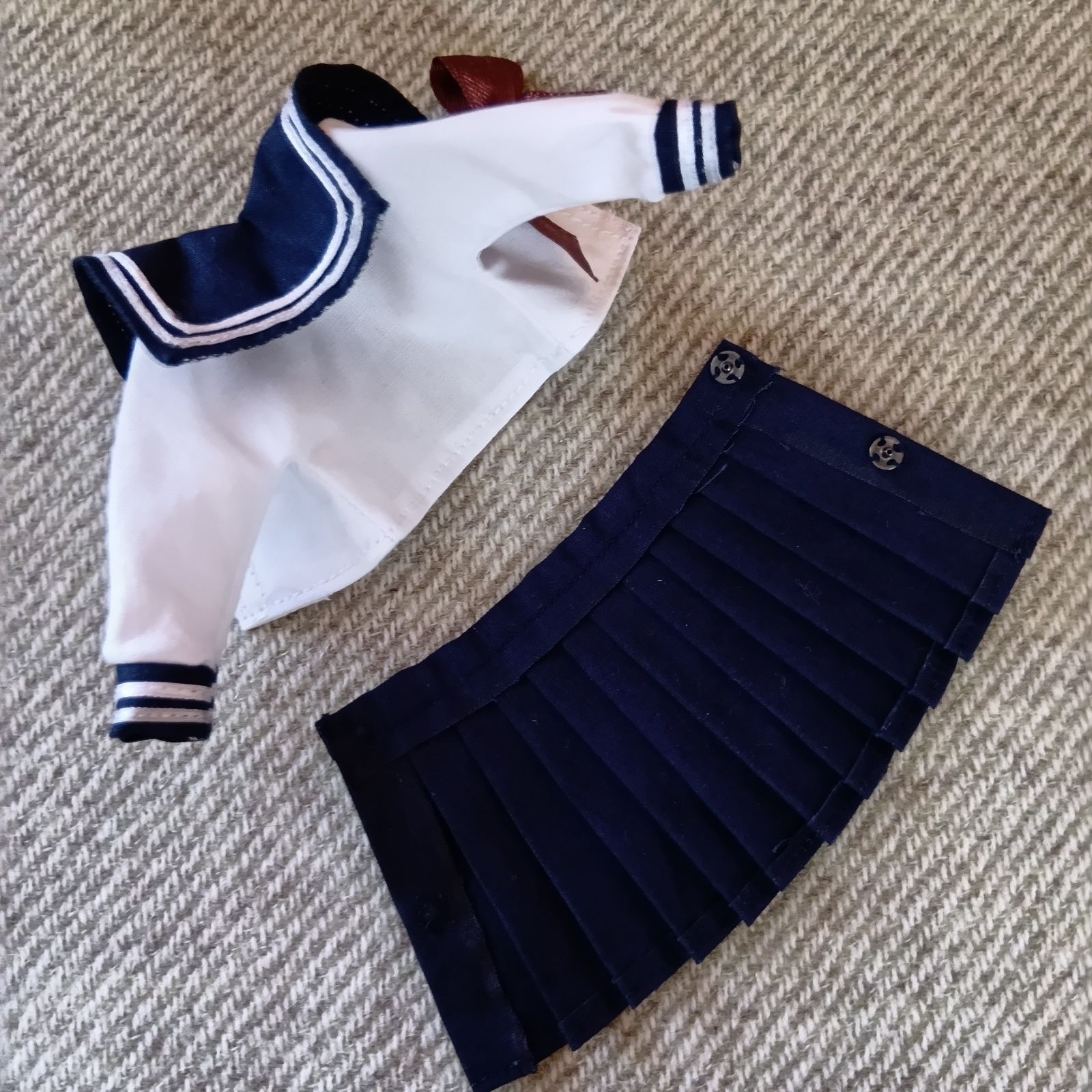 No.479 リカちゃんのセーラー服上下セット（白長袖上着＆総紺プリーツ