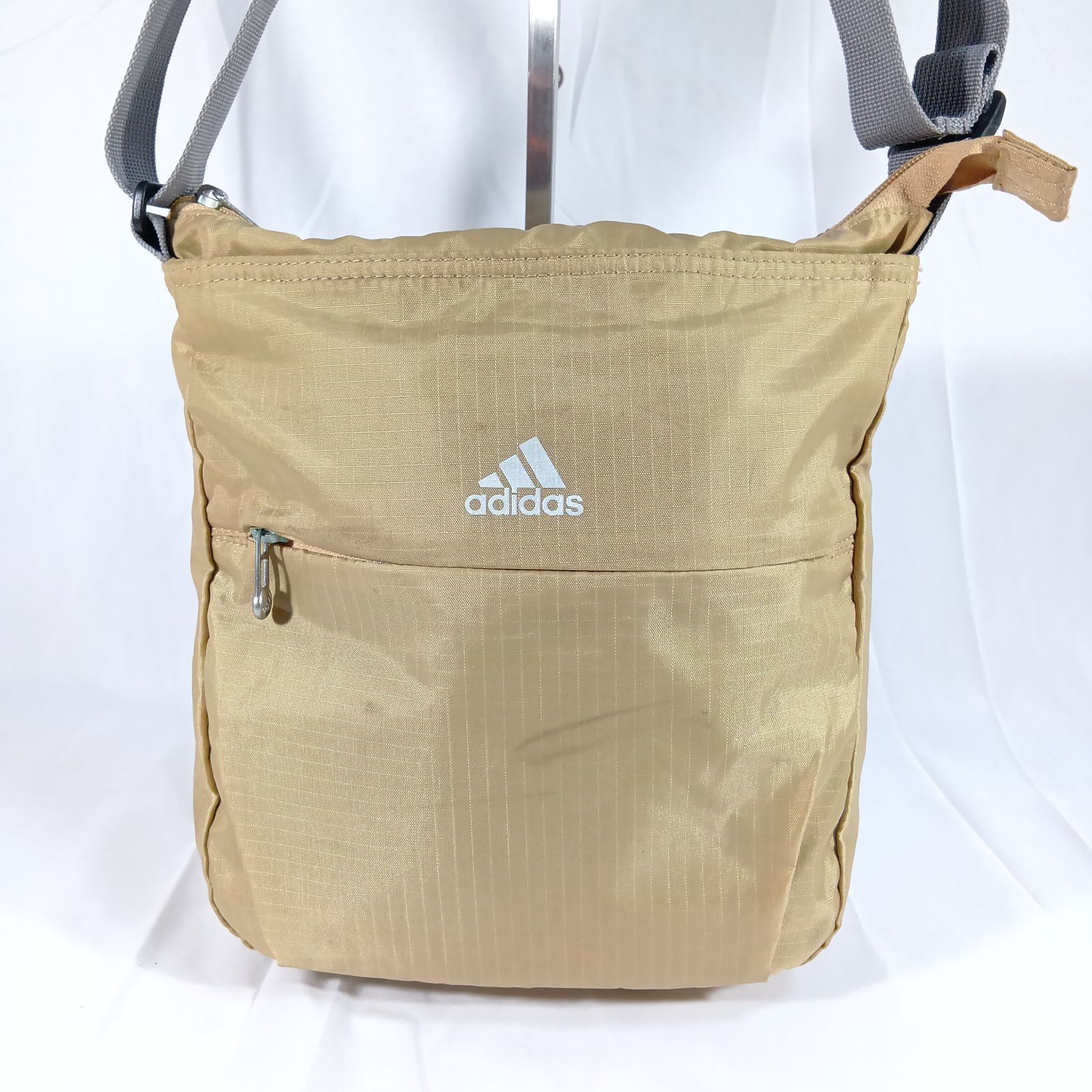 adidas アディダス ショルダーバッグ サコッシュ ベージュ シャンパン