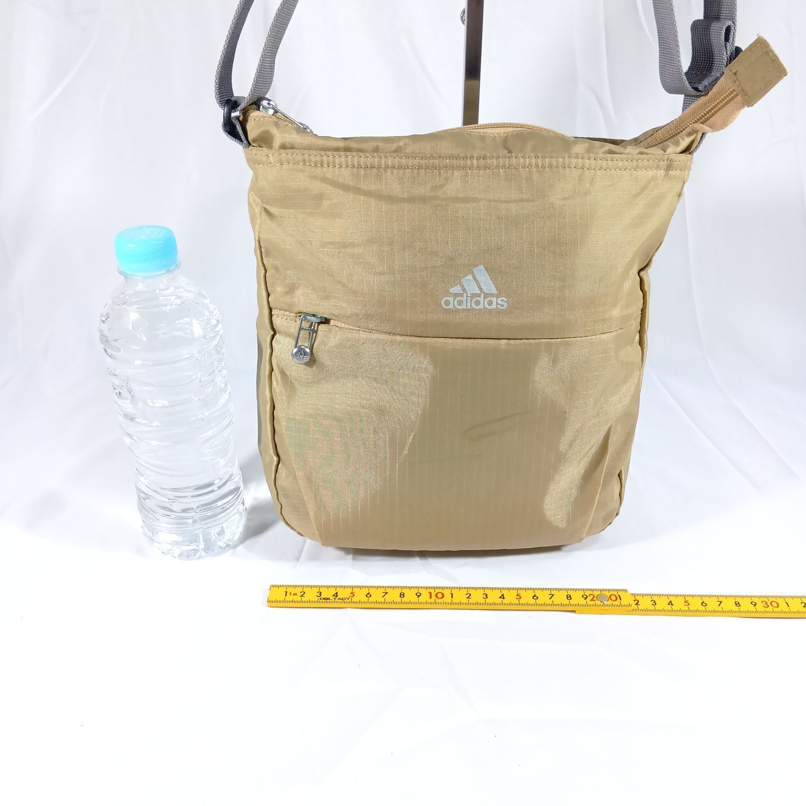 adidas アディダス ショルダーバッグ サコッシュ ベージュ シャンパン